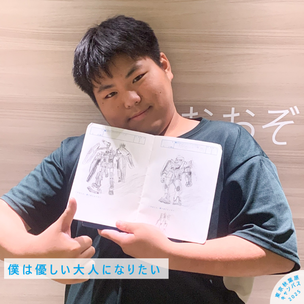 大好きなガンダムの絵をKTCみらいノート®に描いたSくん
