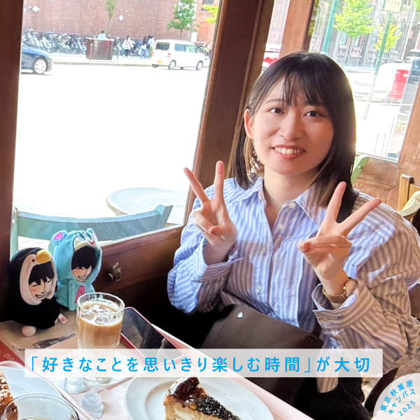 髙智コーチが好きなアイドルが撮影に使ったカフェでの一枚