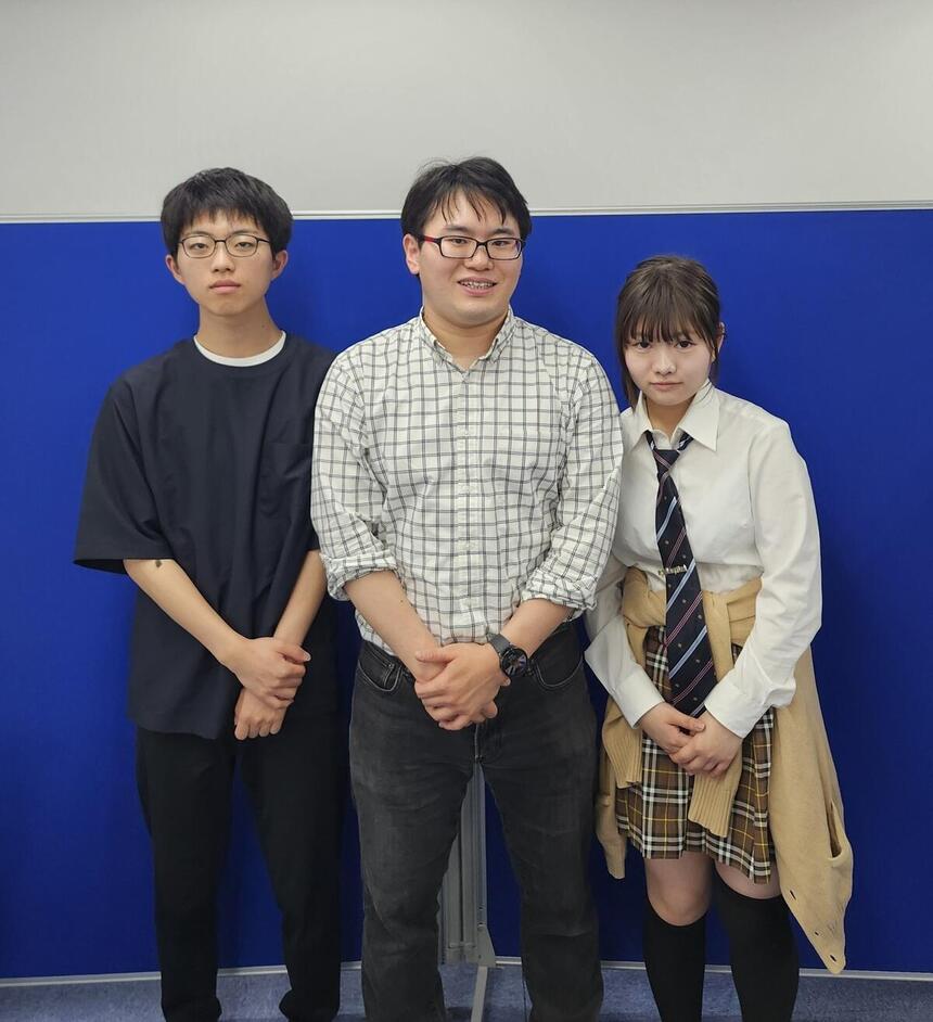 キャンパスで生徒とマイコーチが一緒に撮った写真
