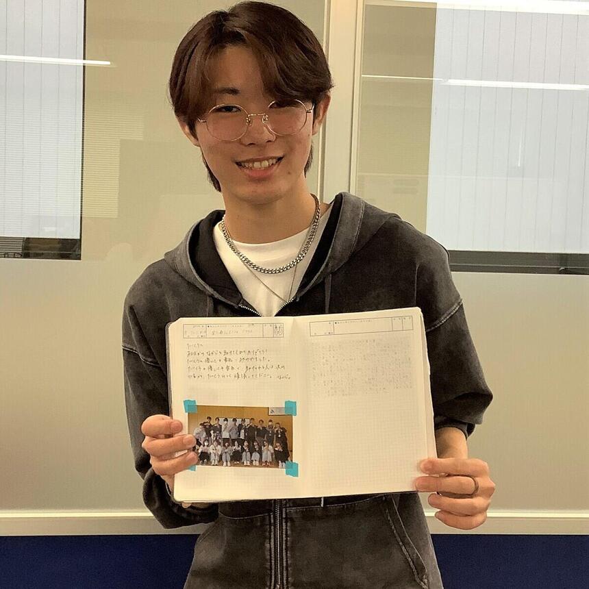 屋久島スクーリングの内容をみらいノートにまとめた生徒