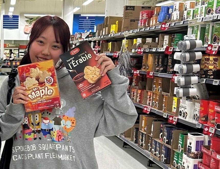 生徒がカナダでショッピングしている写真