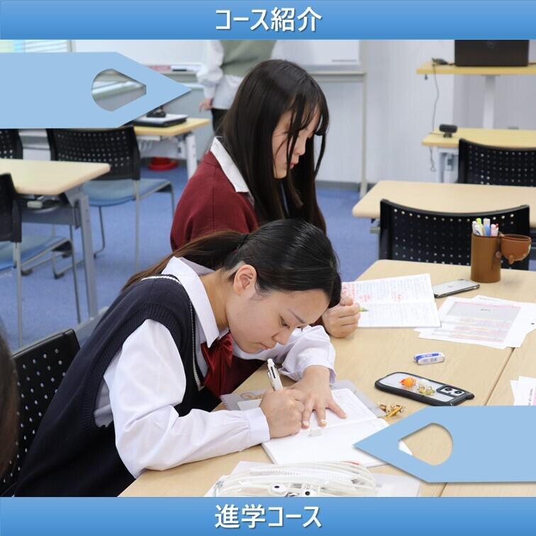 二人の生徒が教室で自習している様子