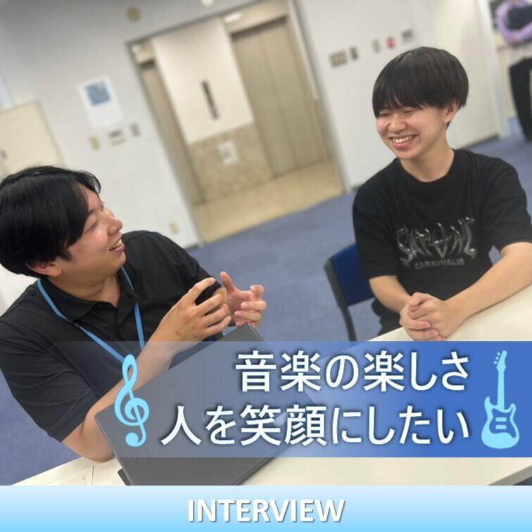 安藤コーチが慶人さんに教室でインタビューしている様子