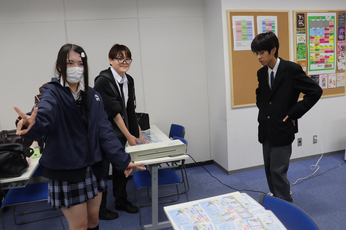 生徒会でイベント準備を手伝っている様子
