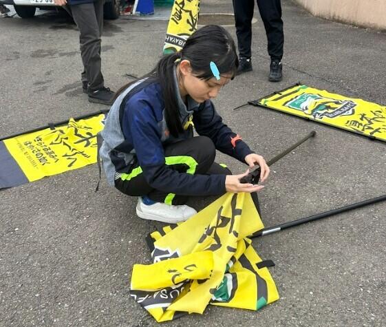 試合前のグラウンド準備や備品の設置を行いました