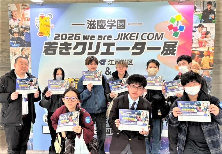 イベントで集合写真を撮っている