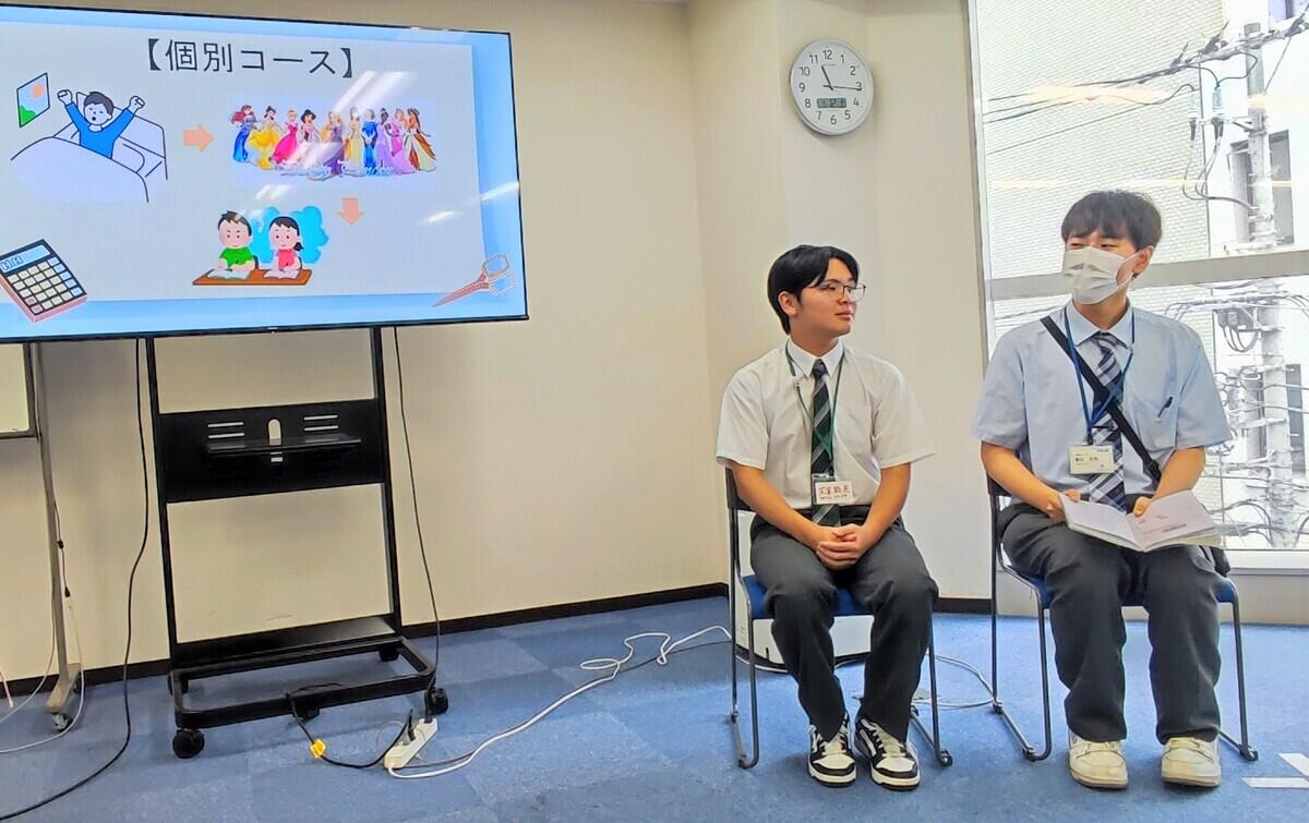 先輩コーチも緊張しながらも、堂々と答えてくれました