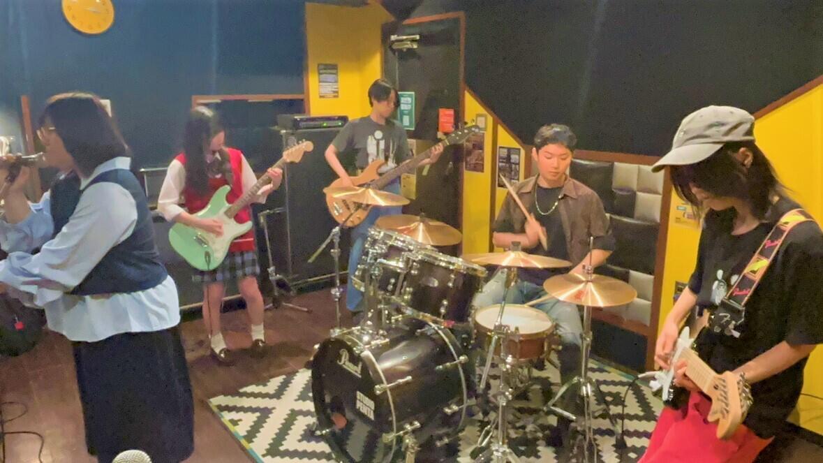 他のバンドチームもたくさん練習を重ねていました