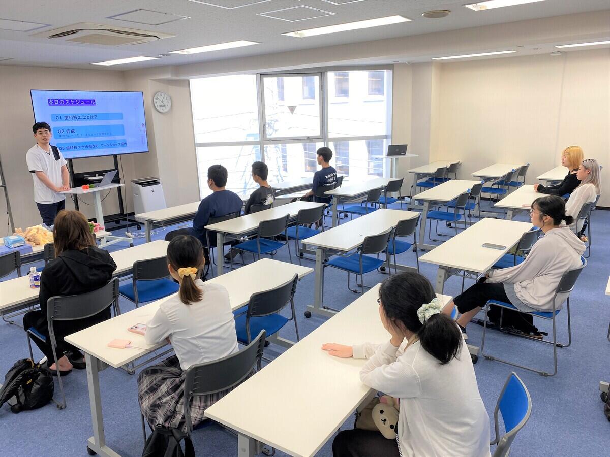 専門学校の講師の方とモールドール制作を行いました