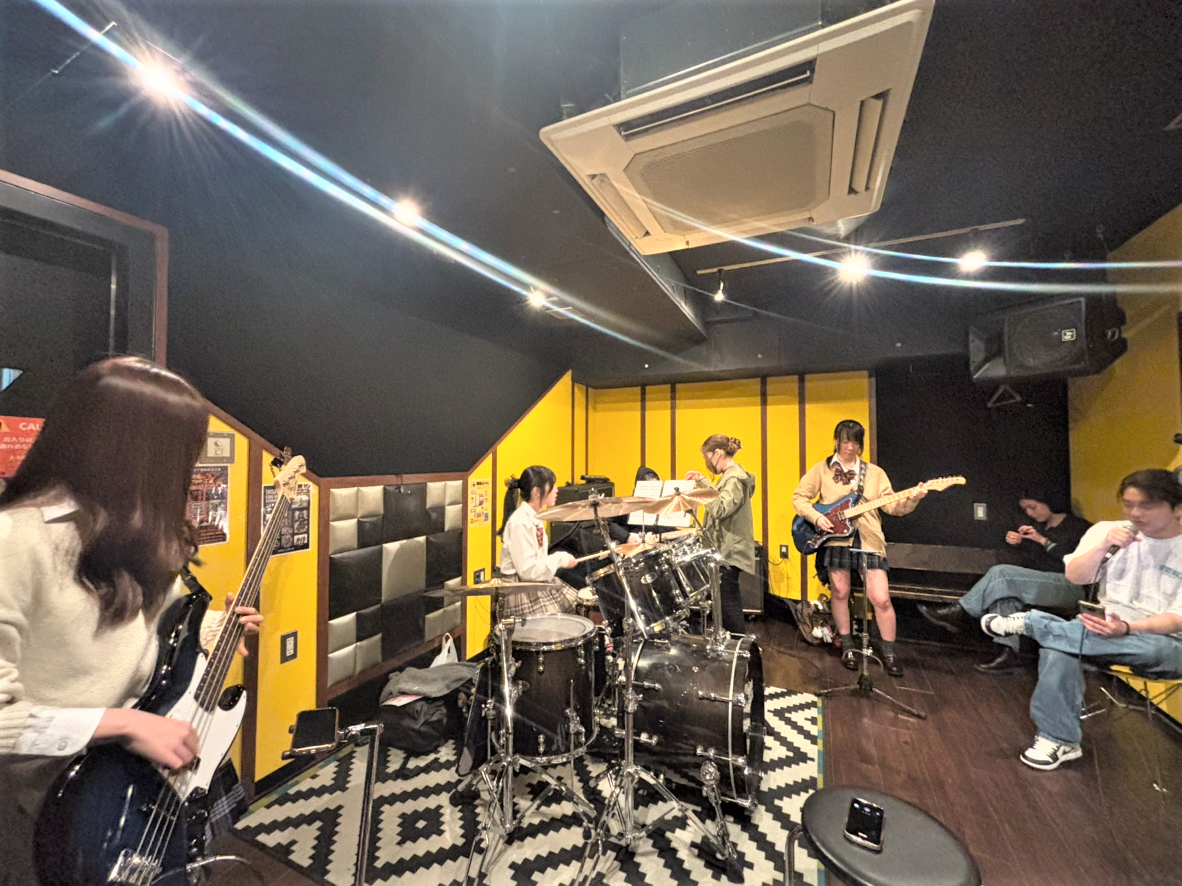 みらいの架け橋レッスンを通して、自分の好きを深めながら、演奏技術の習得に挑戦している生徒の姿