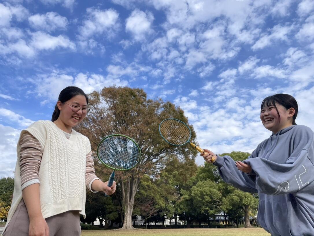富士市にある中央公園にみんなで秋を探しに写真撮影とバドミントンをしに行きました