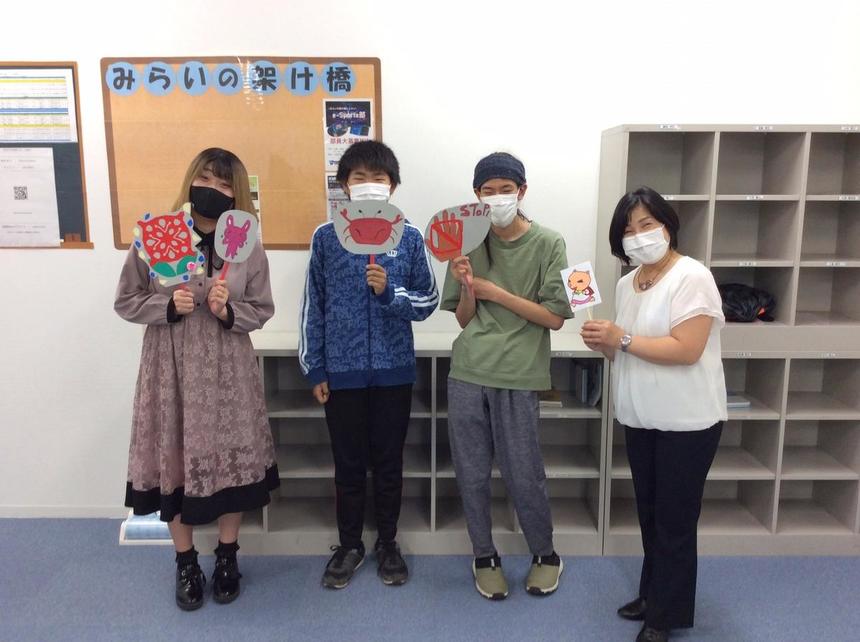 子ども・福祉コースの先生と生徒たち