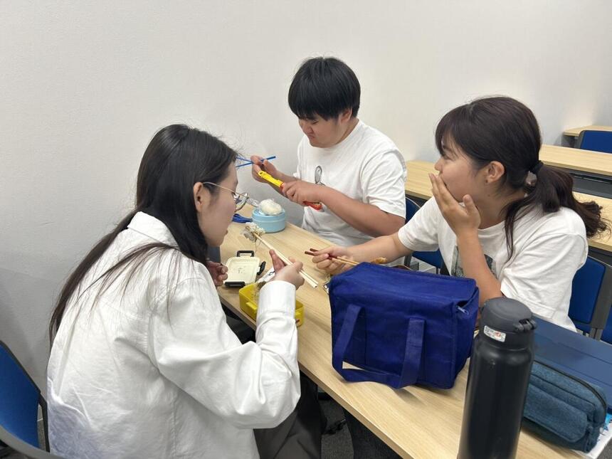 お昼ご飯の様子
