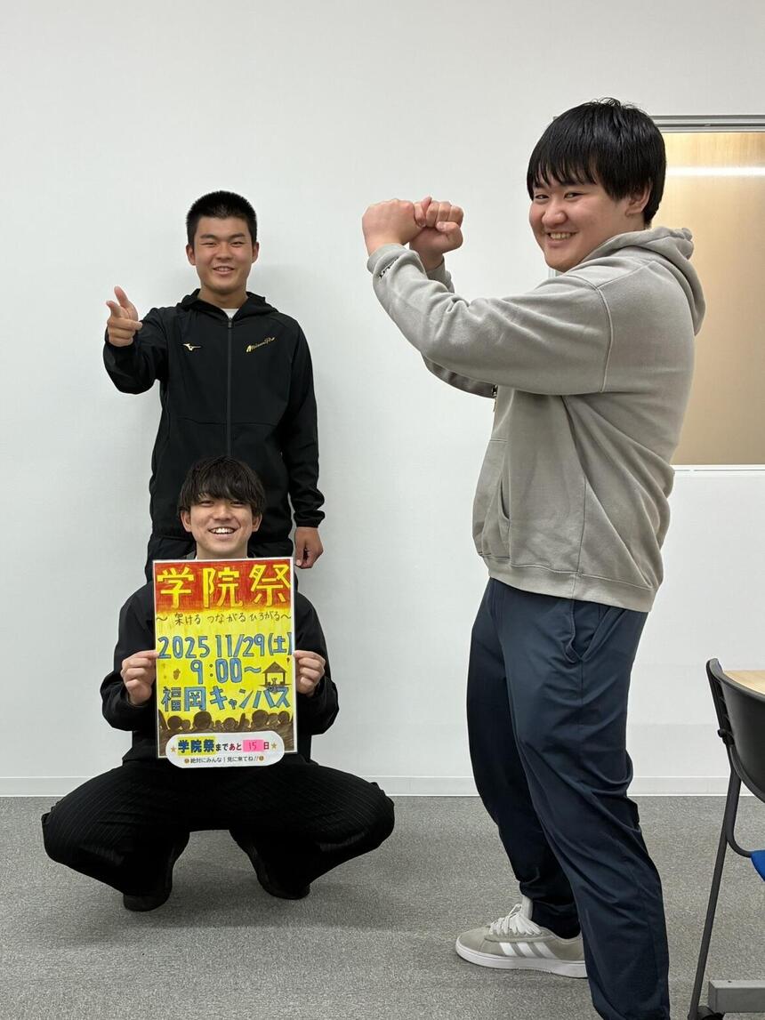 学院祭の準備で生徒が頑張っている様子