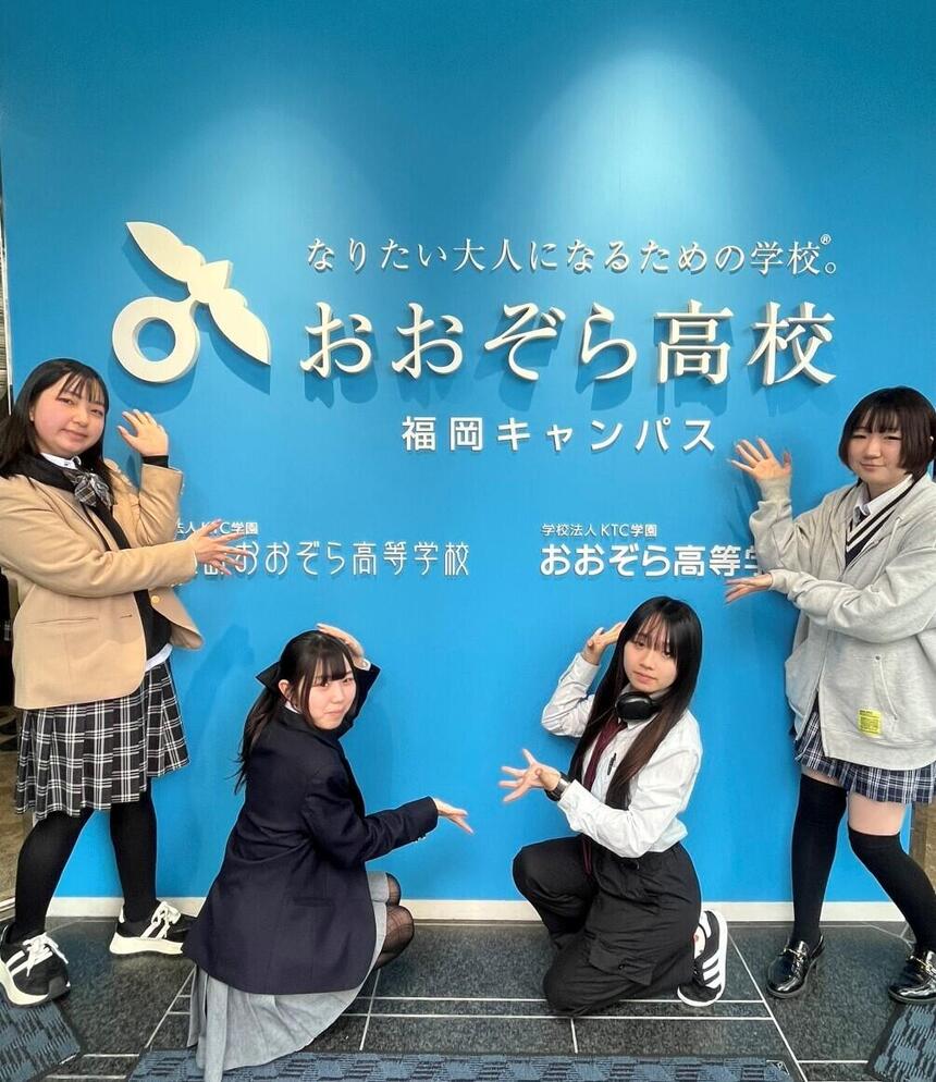 制服を着た生徒の写真