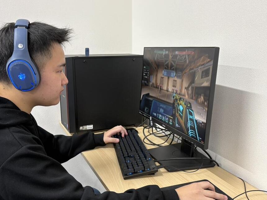 生徒・eスポーツに取り組む様子