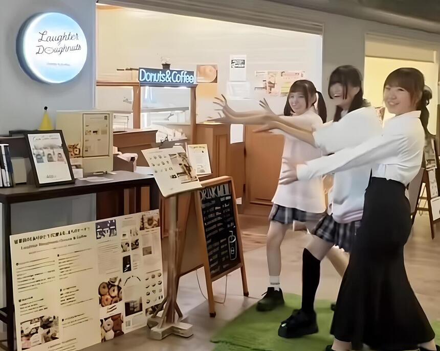 福山キャンパスの生徒がドーナツ屋さんの前で楽しく撮影している様子