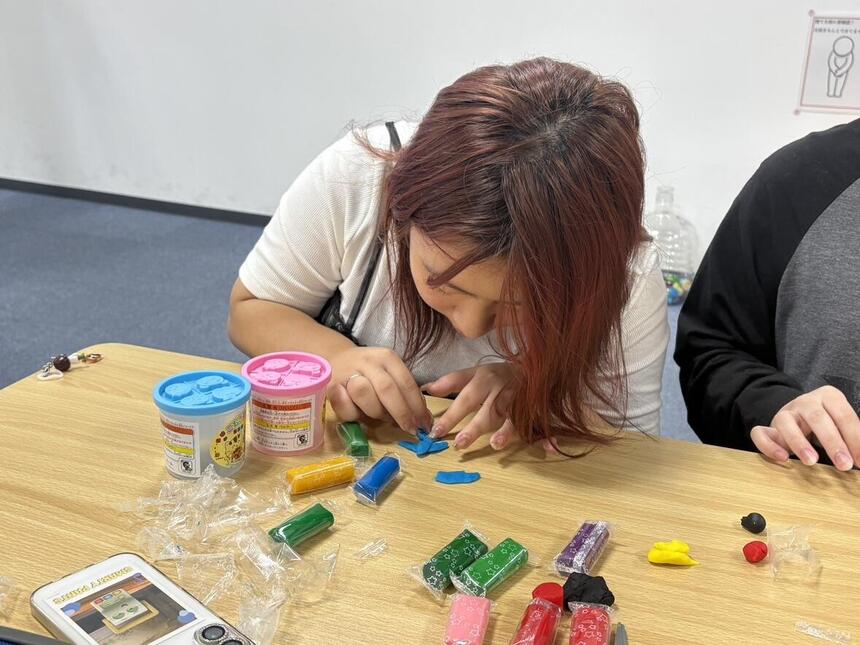 福山キャンパスにて動画作成のみらいの架け橋レッスン®に参加する3年生女子生徒