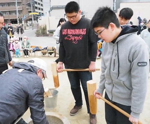 三の丸地域の方々との交流しています