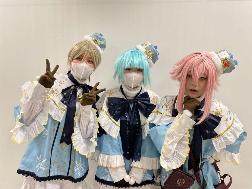 上から下まで衣装を揃えた生徒