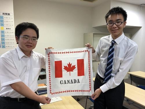 カナダ国旗と記念写真