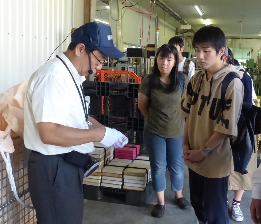 職場見学の様子