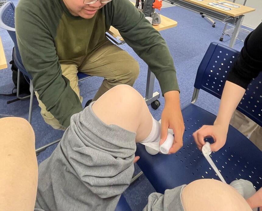 包帯法を実践している様子
