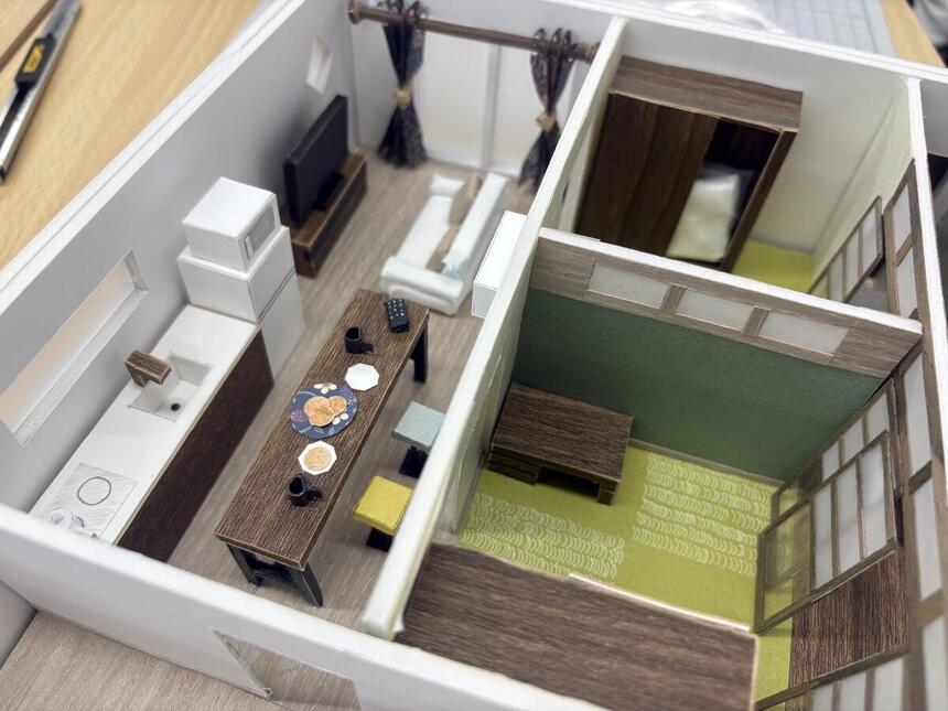 姫路キャンパス、住環境デザインコースの生徒が作成した住宅模型の完成品。