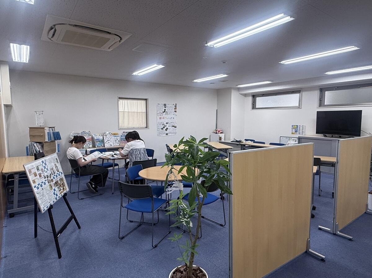 休み時間に友だちとおしゃべりを楽しんだり、ホッと一息ついたりできる「みんなの憩いの場」を作りました