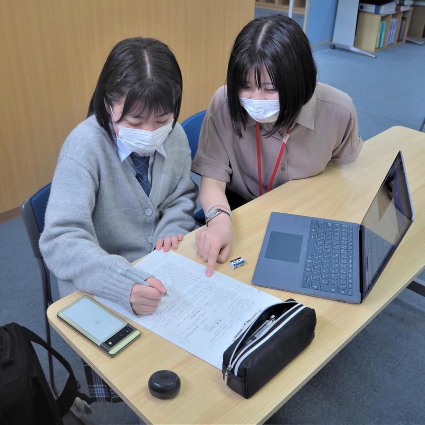 広島キャンパスの生徒とコーチ