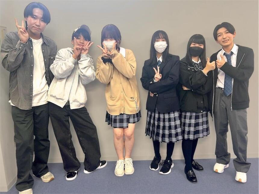 制服を着た生徒
