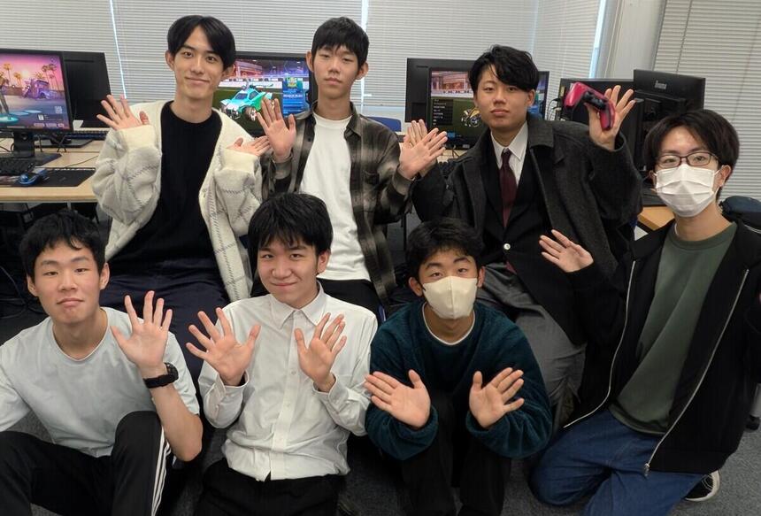 広島キャンパスでeスポーツをしている生徒