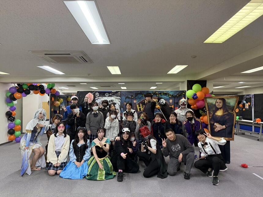 仮装をしている人々