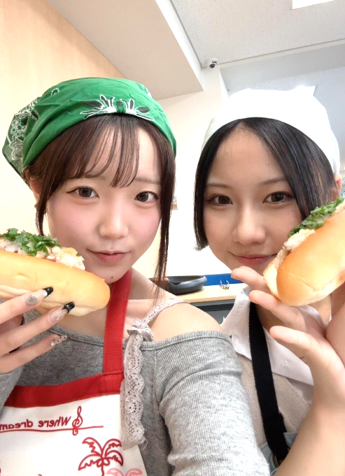 ジャパドックを持っている生徒の様子