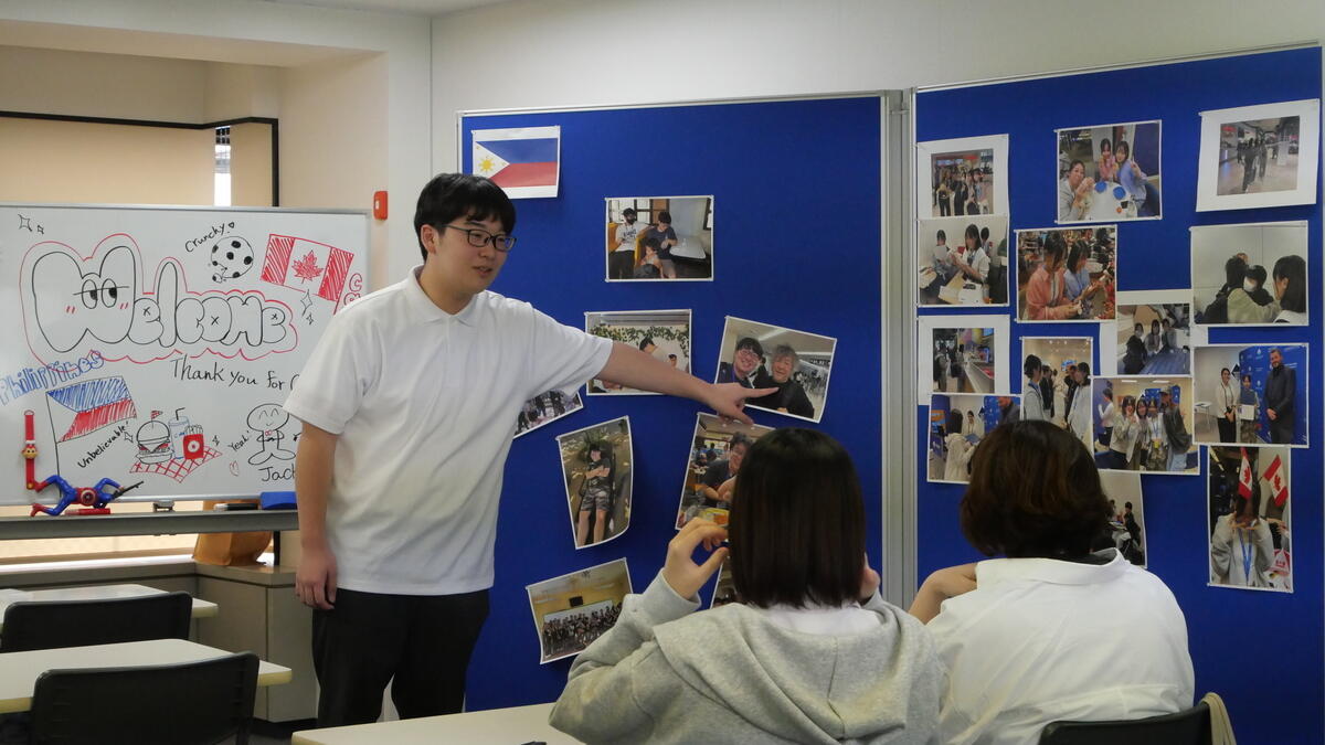 留学の魅力について話す生徒