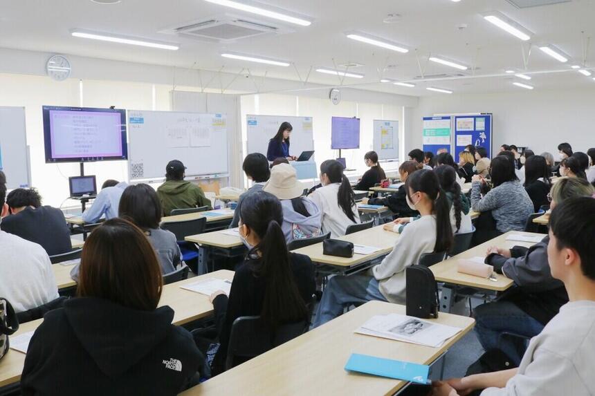 新年度ガイダンスに参加の生徒たち