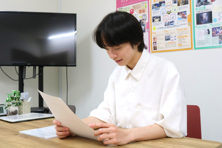 自分の目標に向けて面接練習準備をする春日部キャンパスのMさんです