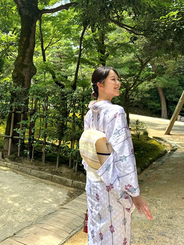 念願の夏着物で率先して初めての体験を満喫する秋山コーチ