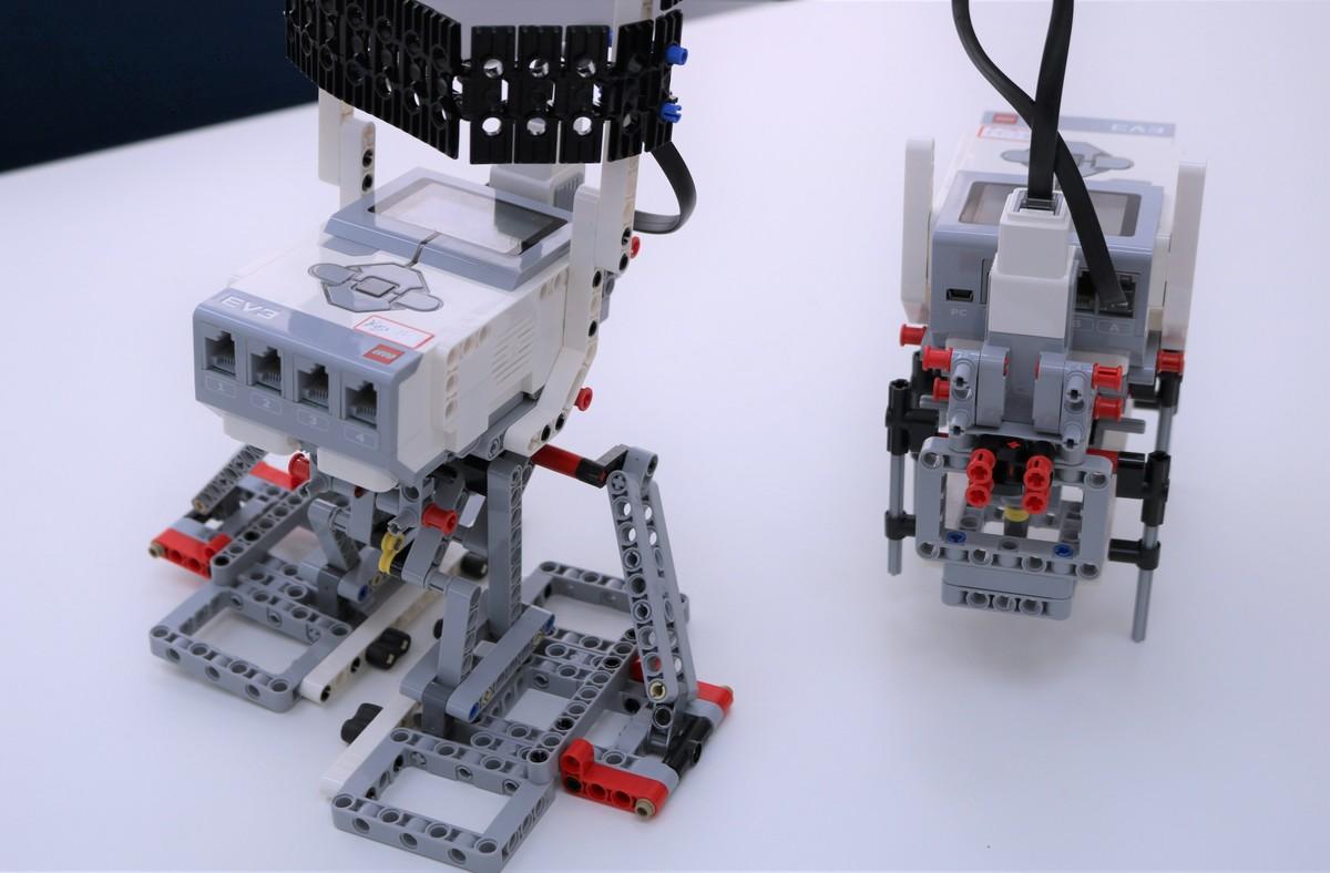 プログラミングコースの生徒が作ったロボット