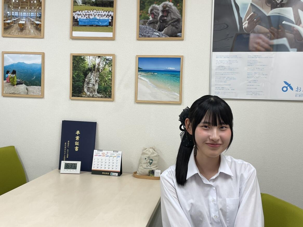 笑顔でインタビューに答えてくれた子ども・福祉コース生の写真