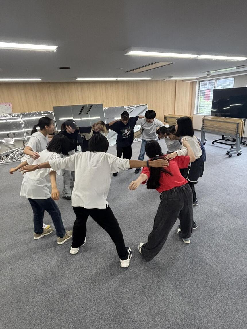 みらいの架け橋レッスン「ダンス」の様子