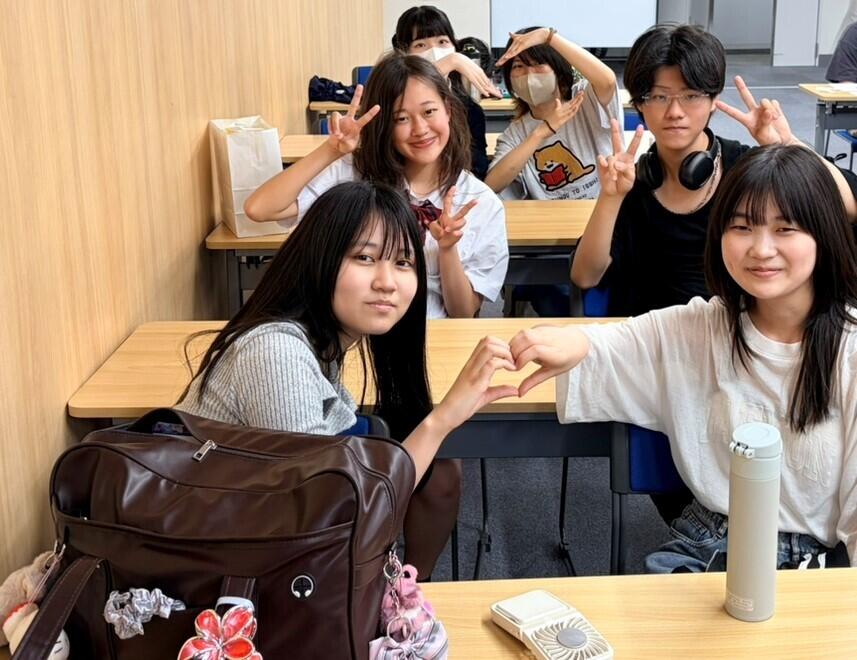 みらいの架け橋レッスン「イメージコンサルト」でお互いの顔タイプ診断®後の写真撮影