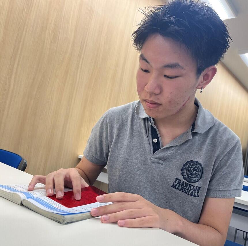 みらいの架け橋レッスン「オープンレッスン」で英単語の勉強をしている様子