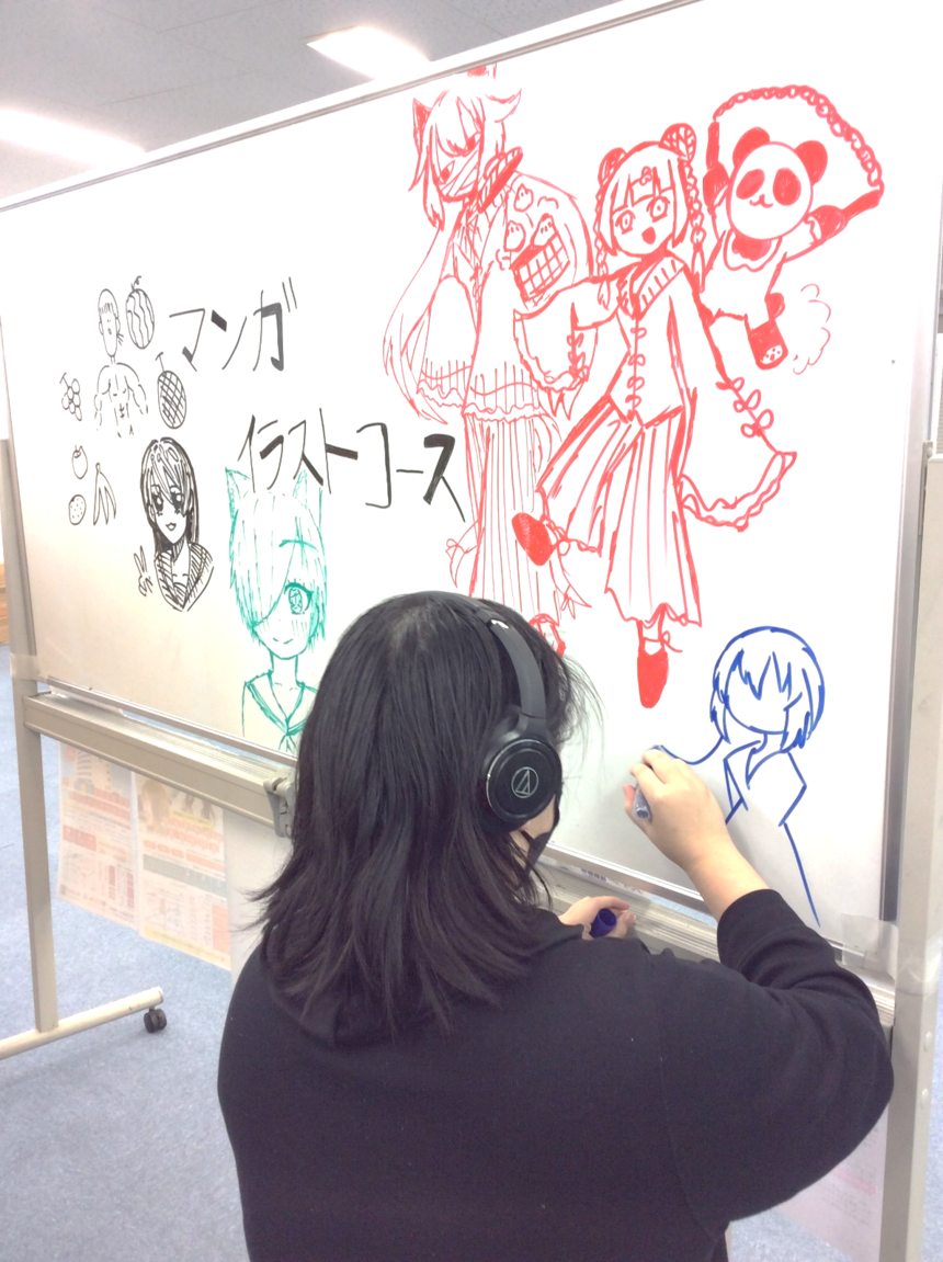 アピールボードにイラストを描く生徒