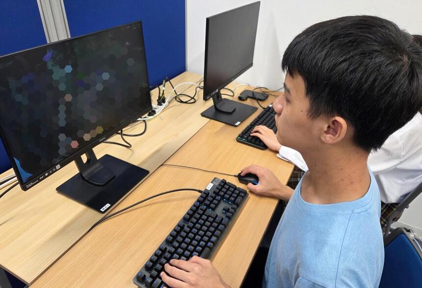 eスポーツをする生徒の様子