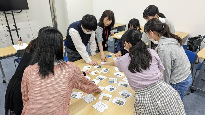 文学鑑賞をしている生徒