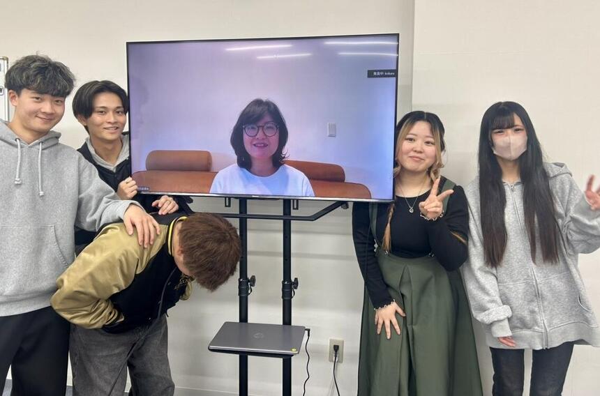 生徒たちと韓国語の先生