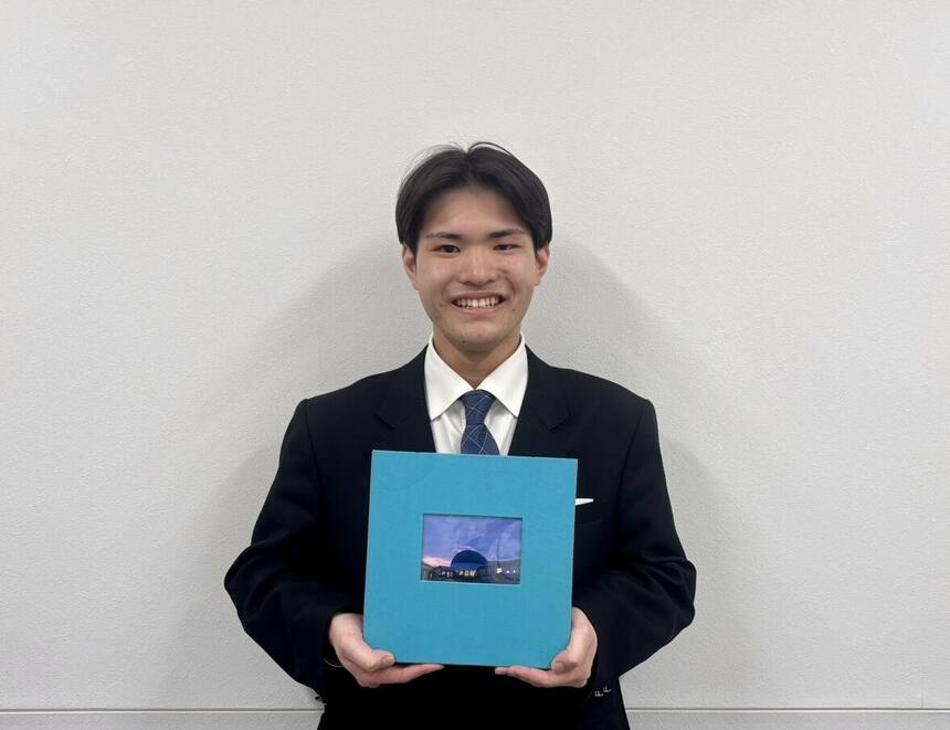 「ジブンのキセキ」を手にもつ生徒