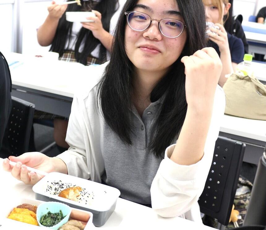 お昼休みの教室をのぞいてみました。休み時間もそれぞれのペースでゆったりと過ごしています。
