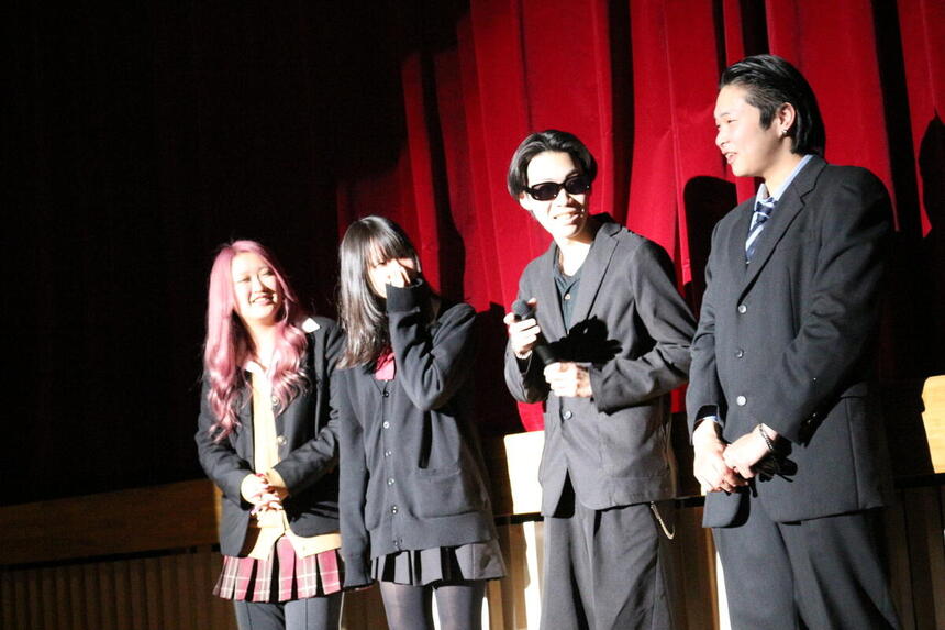 みらフェスで会場を盛り上げるステージ運営チームの生徒